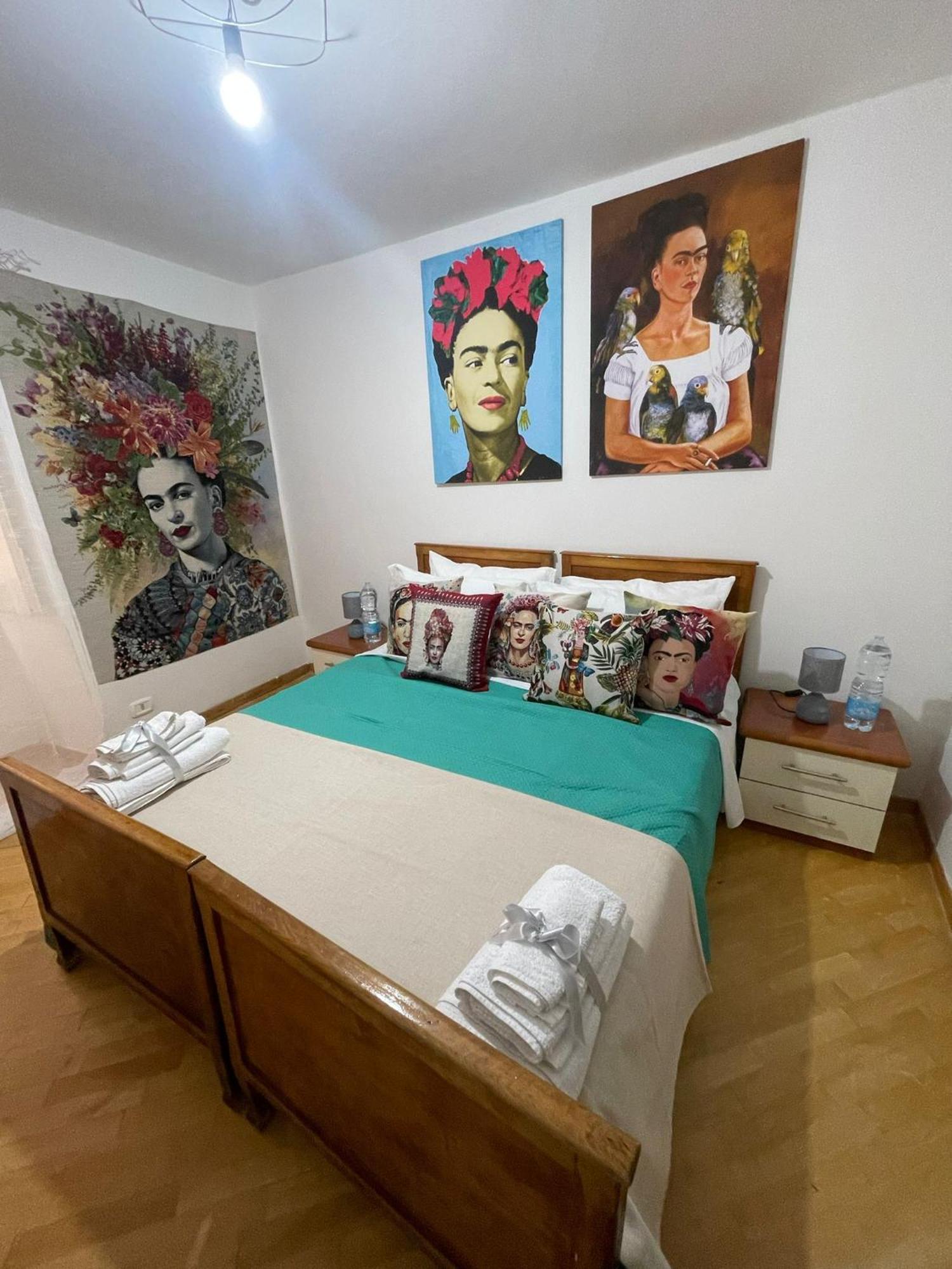 Plebiscito Charme Rooms Наполи Екстериор снимка