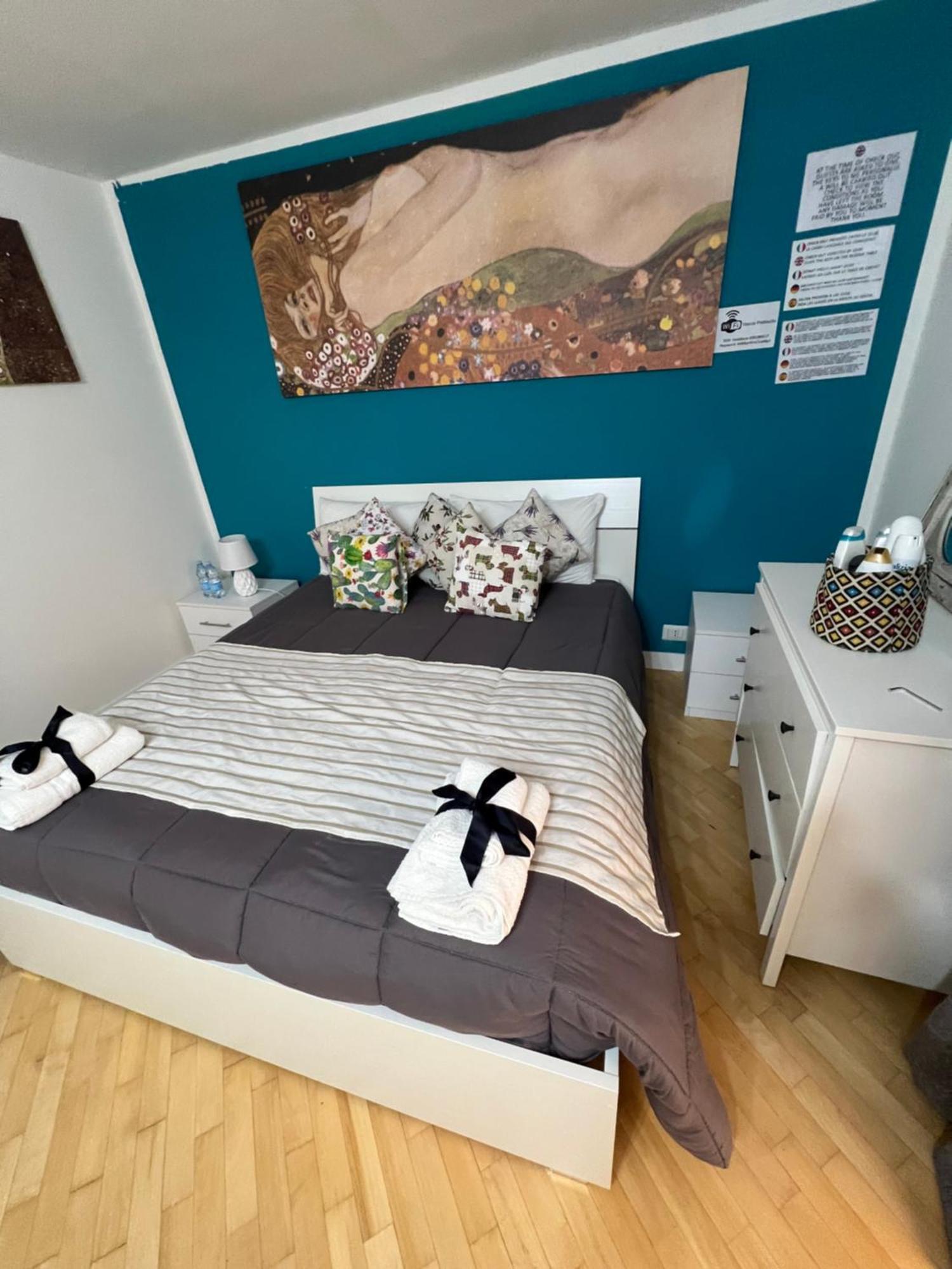 Plebiscito Charme Rooms Наполи Екстериор снимка